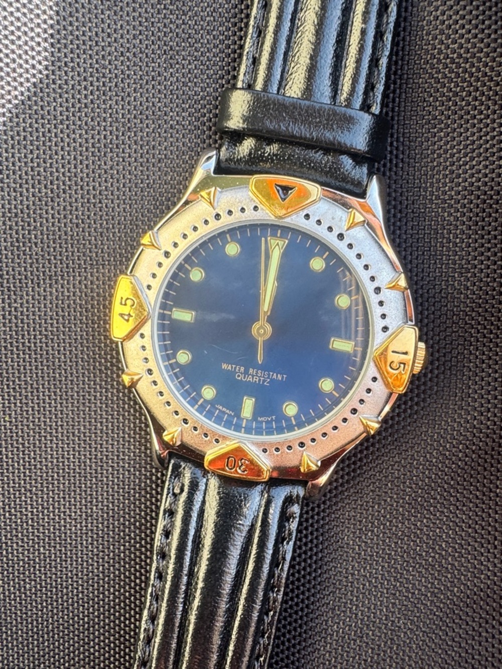 Classic Two-Tone Black Dial Quartz Wristwatch - Water Resistant
